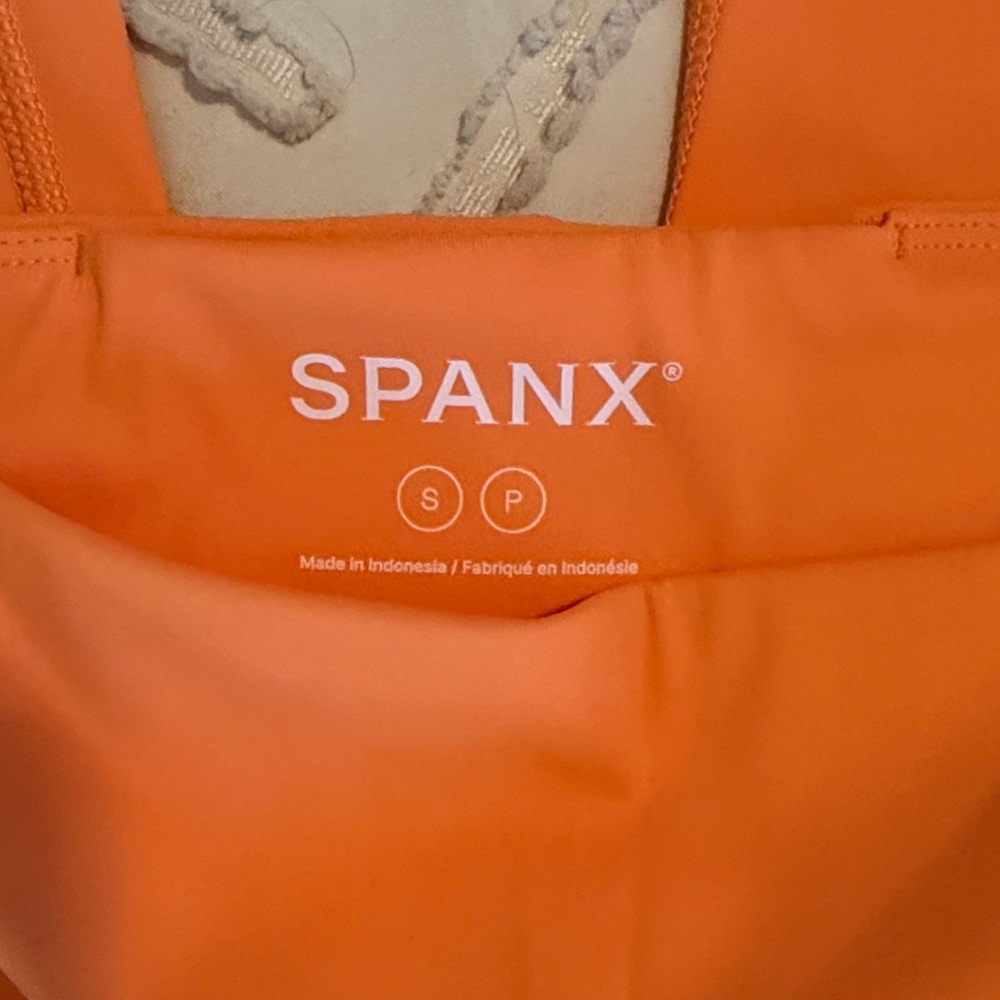 SPANX Booty Boost 7/8 leggings